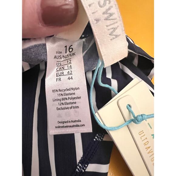 Sea Level Swim Chamarel 3/4 Sleeve Multifit Rash Vest Navy/White Womens 16 NWT - Picture 4 of 4